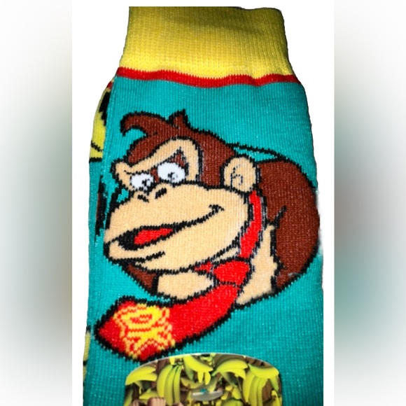 Donkey Kong Crew Socks 1 Pair Men 8-12 Green Yellow w Bananas & DK Face Nintendo - Picture 2 of 12